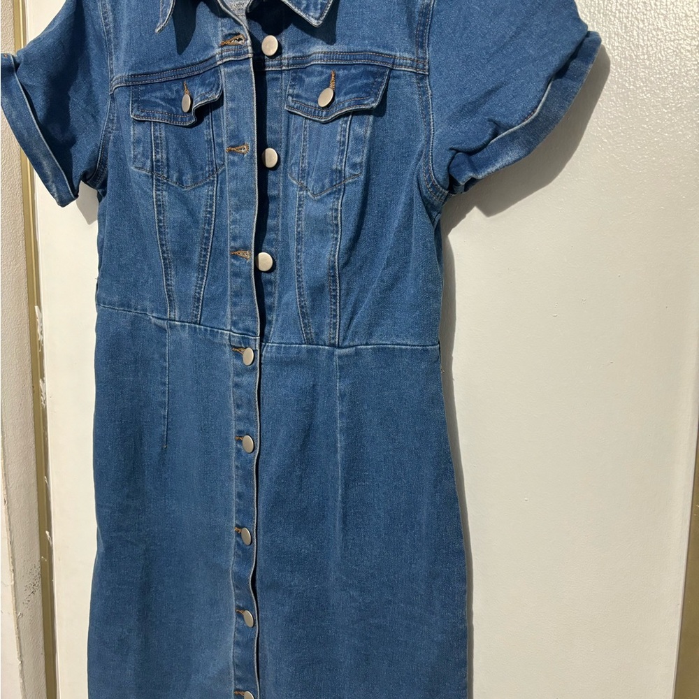 Blue Buttoned Shirt Dress with Notched Collar and Cuffed Sleeves